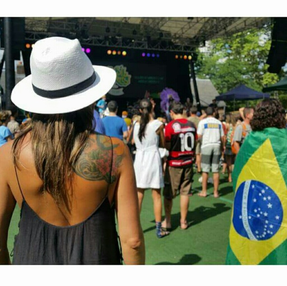 Native Brazilian with a passion for fashion - Picture 3 of 3